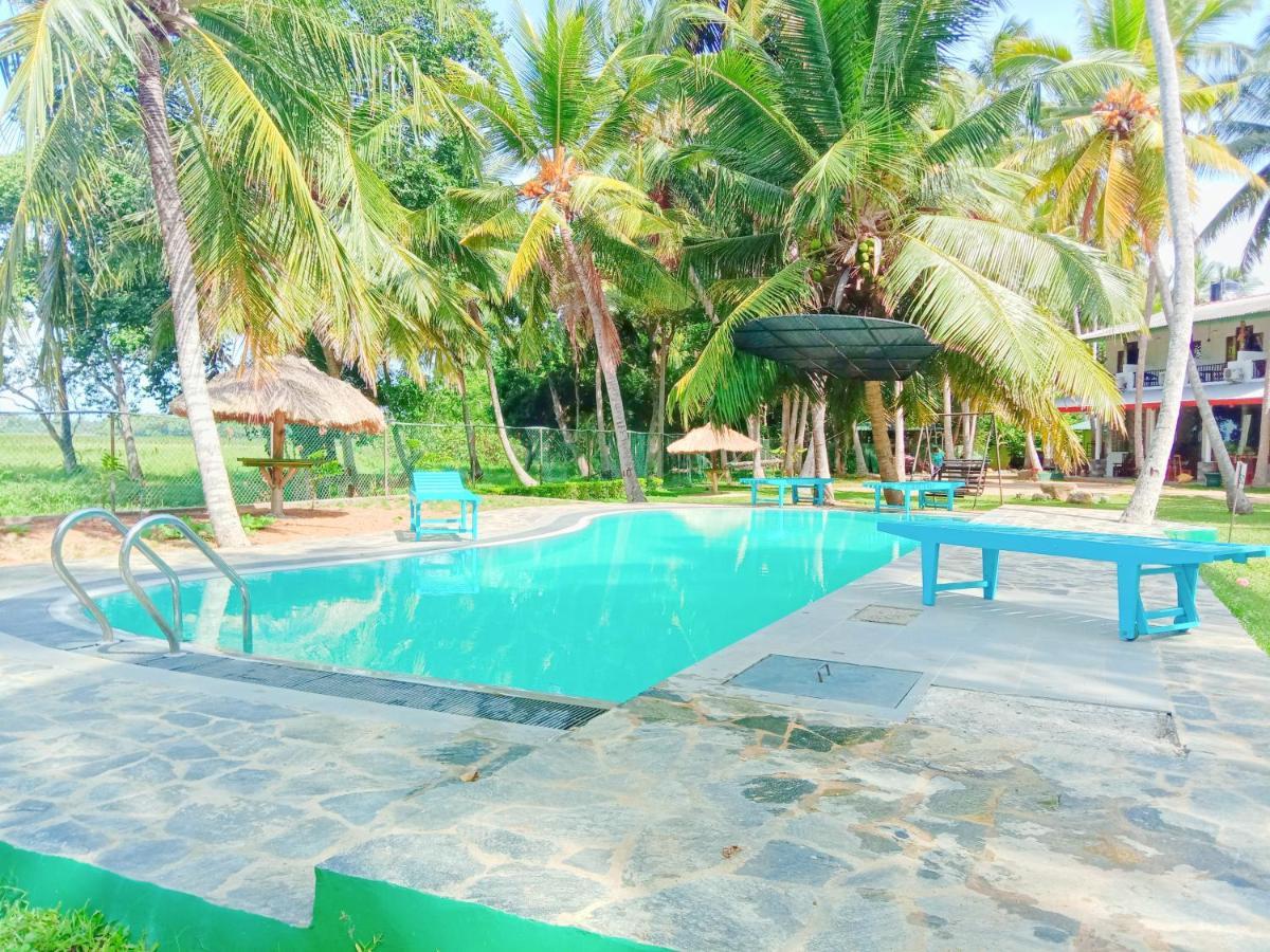 Lake Edge Holiday Inn Tissamaharama Exteriér fotografie