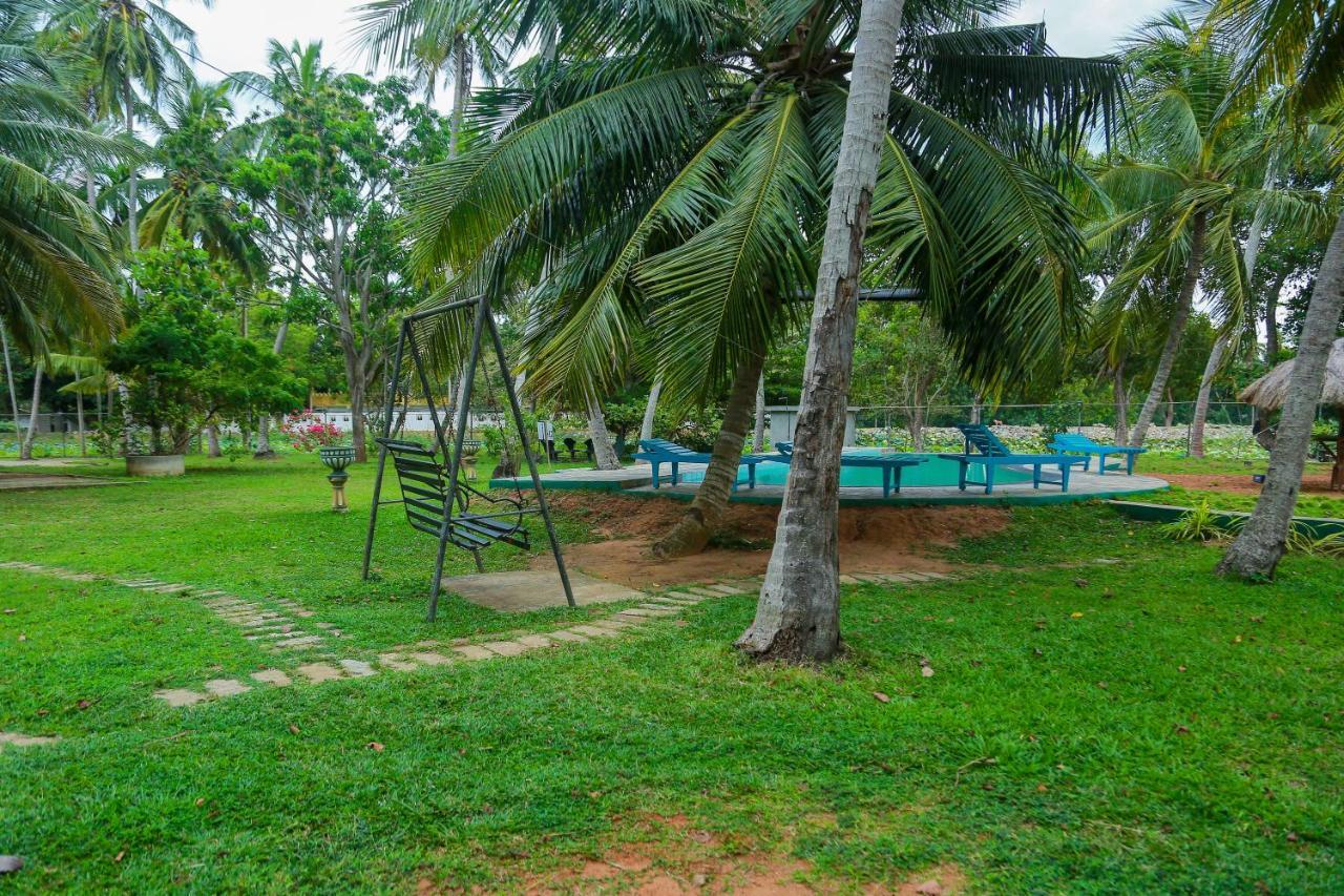 Lake Edge Holiday Inn Tissamaharama Exteriér fotografie