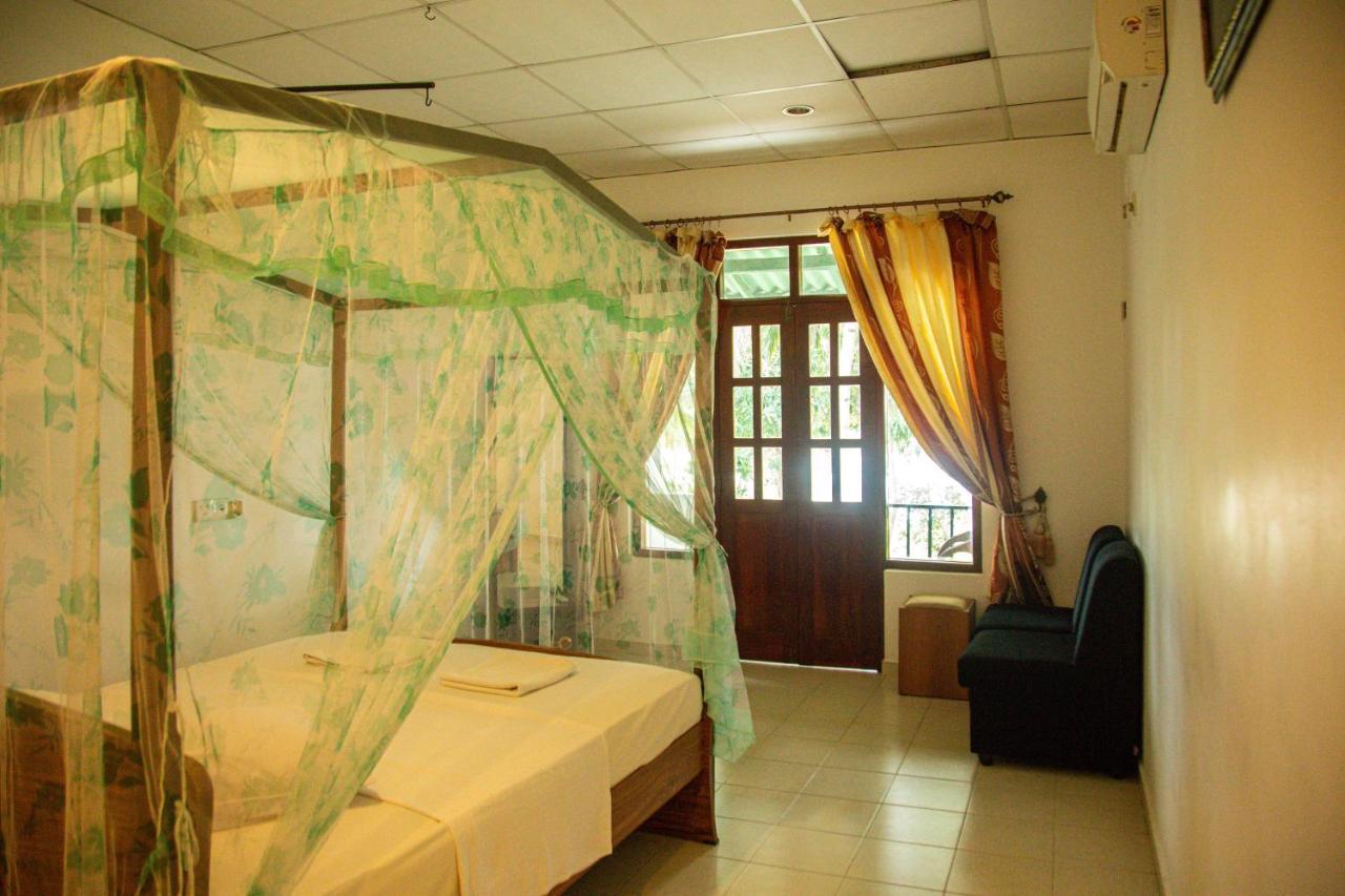 Lake Edge Holiday Inn Tissamaharama Exteriér fotografie